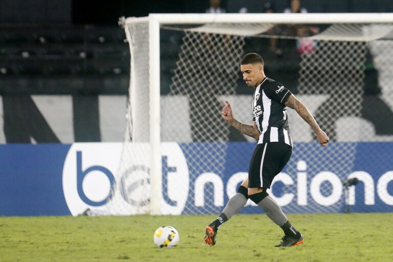 ​​​​​​​Philipe Sampaio lamenta distração do Botafogo contra o Ceará