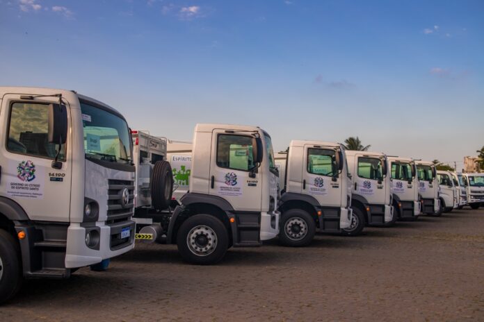 Municípios capixabas recebem 30 caminhões 0Km para coleta de lixo