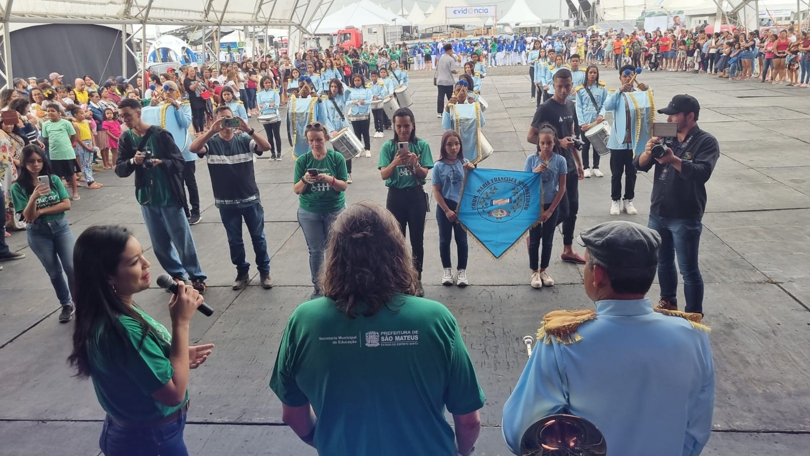 E ROMPERAM TAMBORES, TARÓIS, BUMBOS, SURDOS, METAIS E TUDO O MAIS... E COMEÇOU A EXPOSAMA!