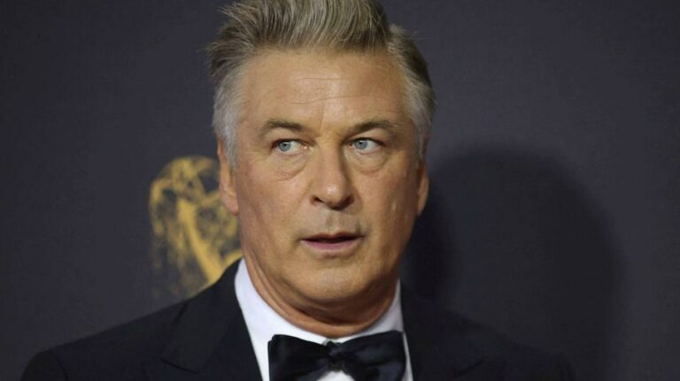 Ator Alec Baldwin pode enfrentar julgamento por morte no set de 