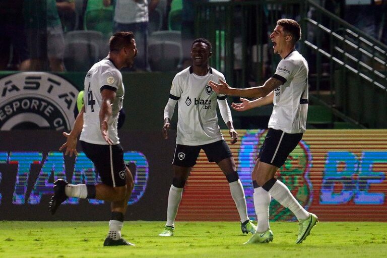 Botafogo bate o Goiás fora de casa e chega ao quarto jogo de invencibilidade no Brasileiro
