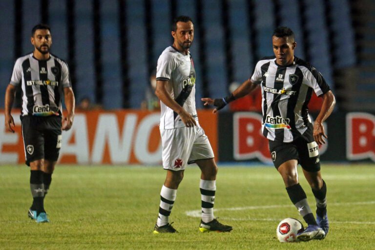 Botafogo e Vasco miram mesmos reforços para 2023; confira os nomes