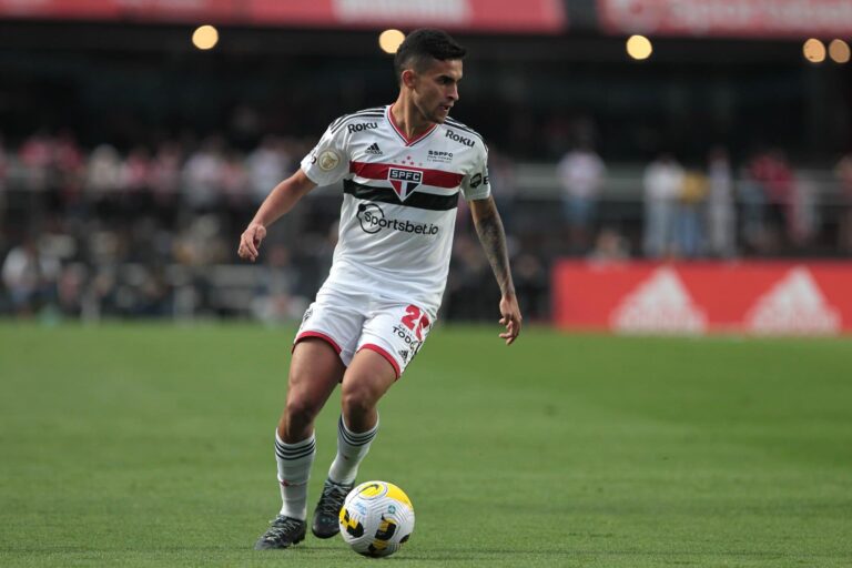 Botafogo pode insistir na contratação de Rodrigo Nestor, do São Paulo