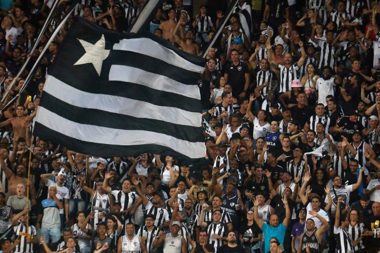 Botafogo recebe resposta negativa da CBF e tenta jogar contra o Internacional no Maracanã