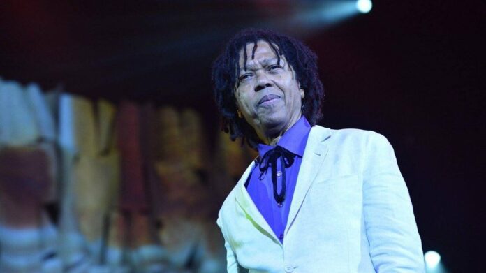 O cantor Djavan se apresenta no Rock in Rio aos 73 anos