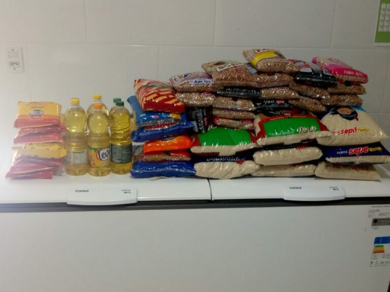 Encontro dos Amigos do Fusca arrecada mais de 340 quilos de alimentos para projeto social em Linhares