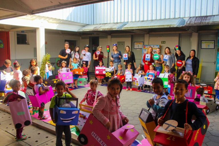 Escola do bairro Interlagos desenvolve projeto sobre educação no trânsito   		