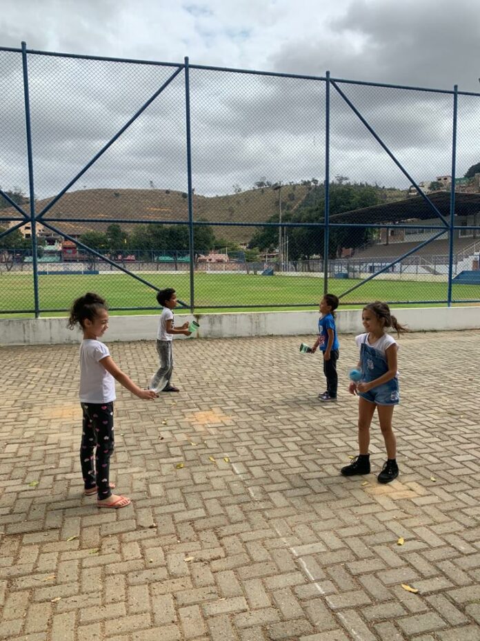 Escola ensina preservação do meio  ambiente com brinquedos recicláveis