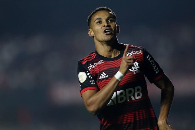 Almería anuncia acordo por Lázaro, joia do Flamengo
