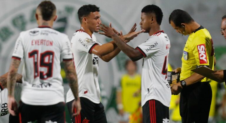 CBF divulga áudio do VAR de gol polêmico do Flamengo em Goiás