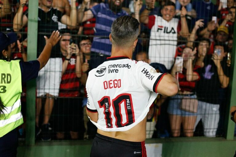 Diego lamenta derrota do Flamengo e foca nas decisões de Copa do Brasil e Libertadores