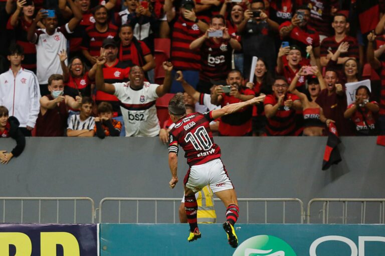 Flamengo lida com polêmica da camisa 10 e Braz disse que vai resolver “na hora certa”