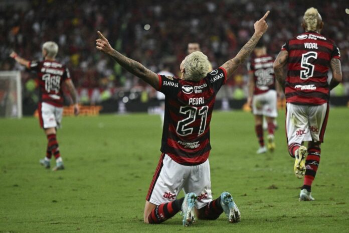 Flamengo volta a vencer o Vélez e enfrenta o Athletico-PR na final da Libertadores