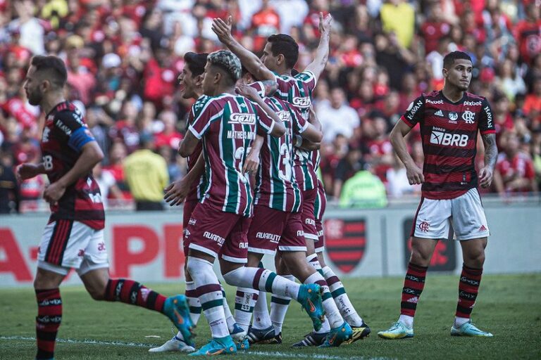 Com polêmica e confusão, Fluminense vence clássico contra o Flamengo no Maracanã