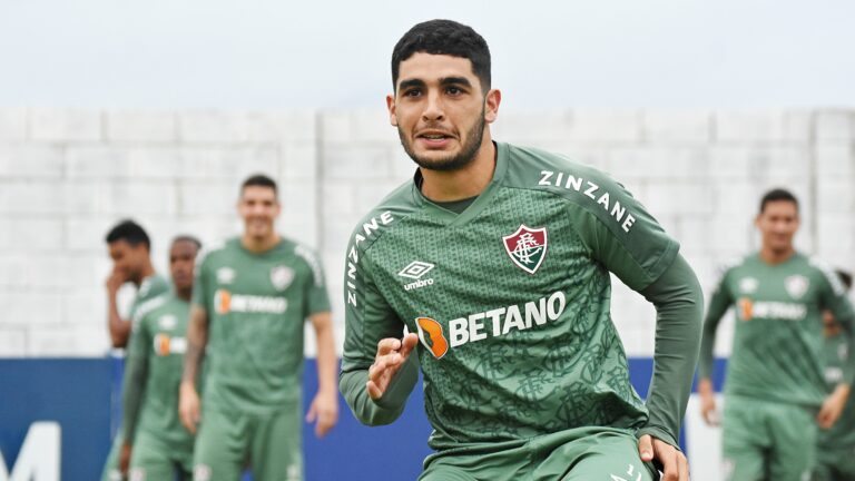 Criticado na eliminação da Copa do Brasil, Michel Araújo fala em alívio após gol pelo Fluminense