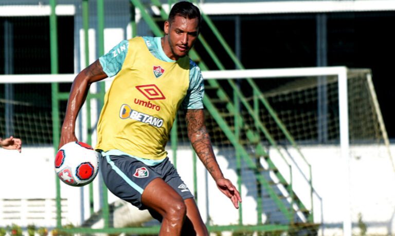 David Duarte treina e pode ser novidade do Fluminense contra o Juventude