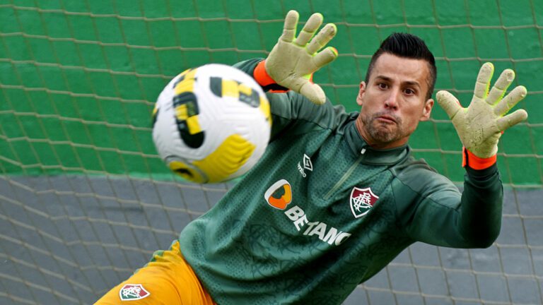 Diniz minimiza falha de Fábio em eliminação na Copa do Brasil: “Um dos melhores já vi”