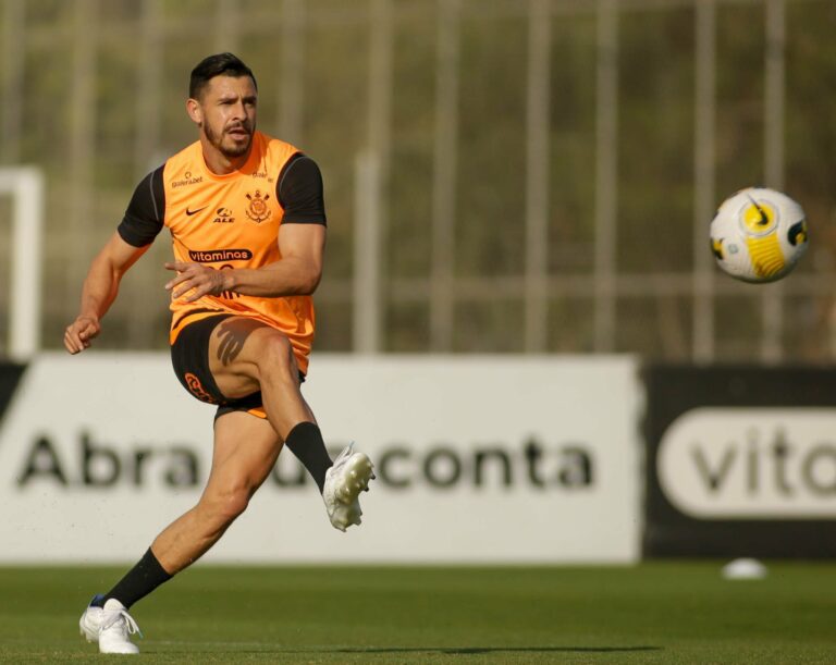 Giuliano comemora semanas livres e projeta decisão do Corinthians contra o Flu: “Focado em passar”