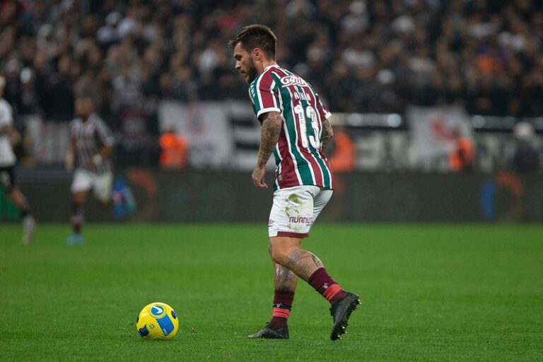 Nathan ainda sonha com título brasileiro do Fluminense: “Confiamos no trabalho do Diniz”
