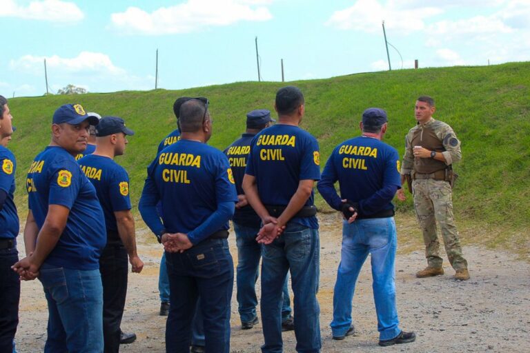 Formação de agentes de segurança: Guarda Civil de Linhares tem aulas práticas de tiro