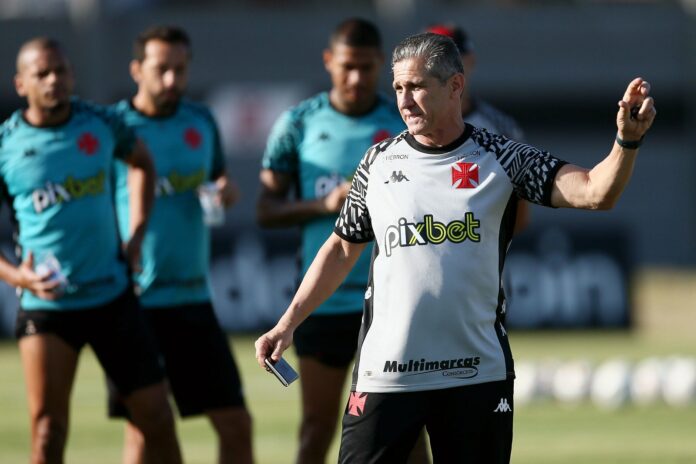 Jorginho fala sobre mudanças de escalação na vitória contra o Náutico pela Série B
