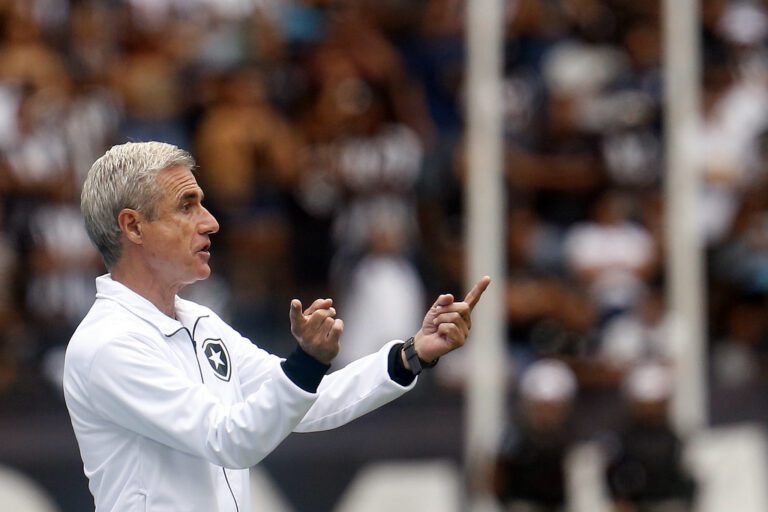 Luís Castro vê evolução no Botafogo: “Não é mesma situação de dois meses atrás”