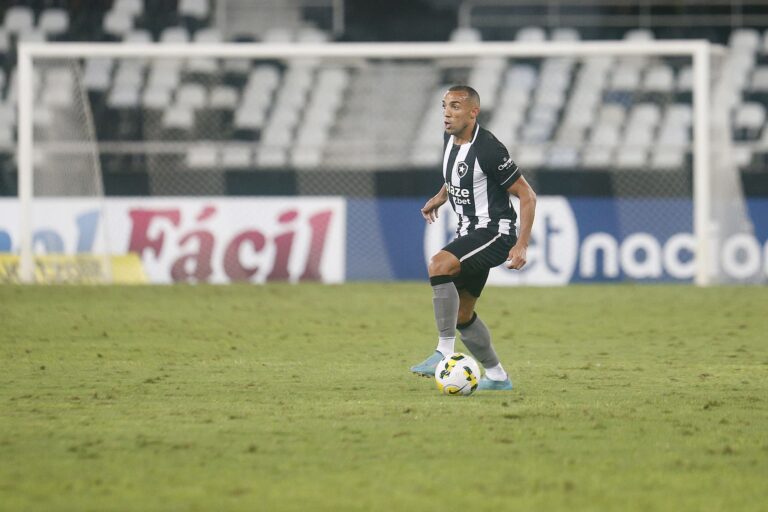 Marçal ressalta importância de vitória do Botafogo em casa