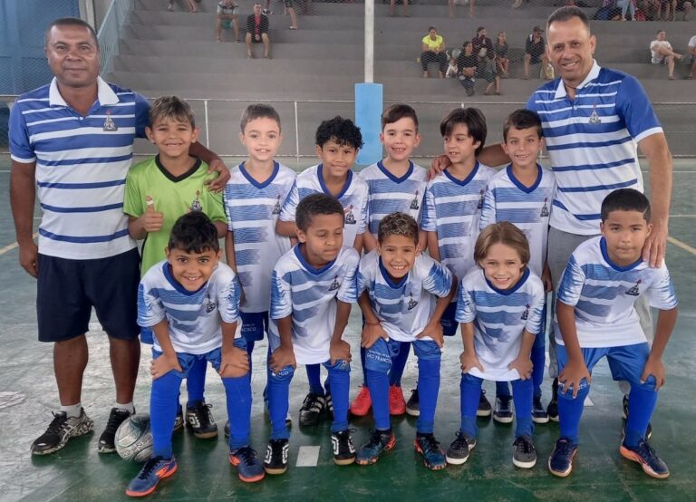 Meninos de Barra de São Francisco se classificam em todas as categorias no futsal de Mantena