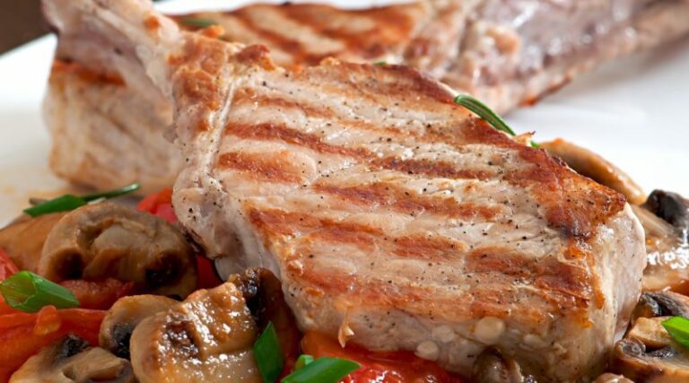 Procon registra aumento no preço da carne suína, tomate e farinha de mandioca nos supermercados de Linhares