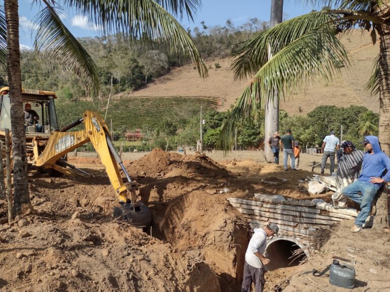 SEMTE constrói mais um bueiro em escória de granito, na Vila Palmares