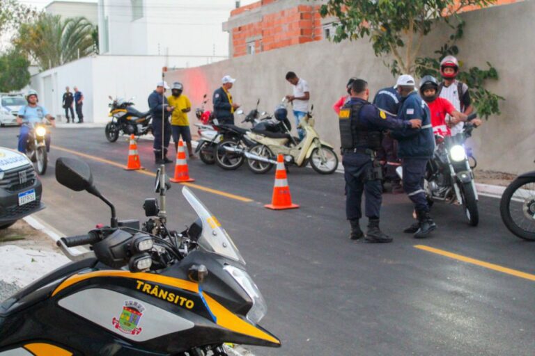 Segurança Pública realiza blitze de fiscalização no entorno da passarela entre os bairros São José e Palmital