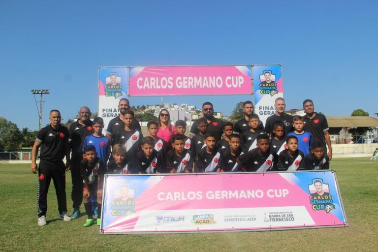 Sub-11 e sub-13 do Vasco da Gama campeões da Copa Carlos Germano em Barra de São Francisco