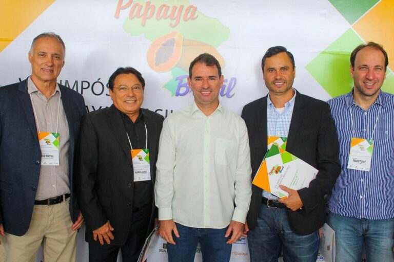 VIII Simpósio do Papaya Brasileiro segue até sexta-feira (23) em Linhares
