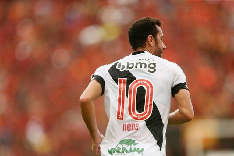 Autor de um dos gols do jogo, Nenê exalta vitória de virada do Vasco sobre o Criciúma