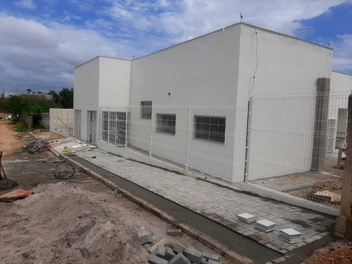 FUNCIONÁRIOS ACERTAM ÚLTIMOS DETALHES PARA CONCLUIR CONSTRUÇÃO DA CRECHE PADRE JOSÉ DE ANCHIETA