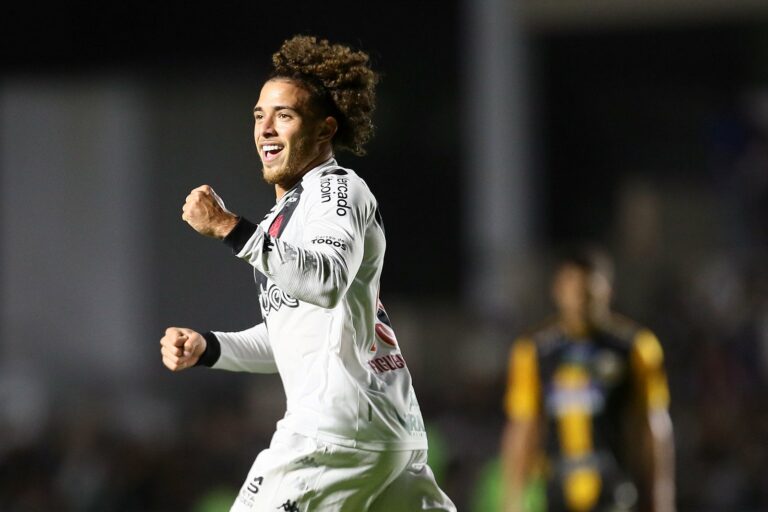 Figueiredo brinca com série de gols bonitos no Vasco: “Do jeito que sair, fico feliz”