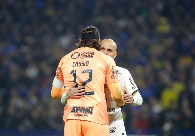 Assim como torcedores, Cássio e Fábio Santos se dividem entre “focado” e “ansioso” antes de finais
