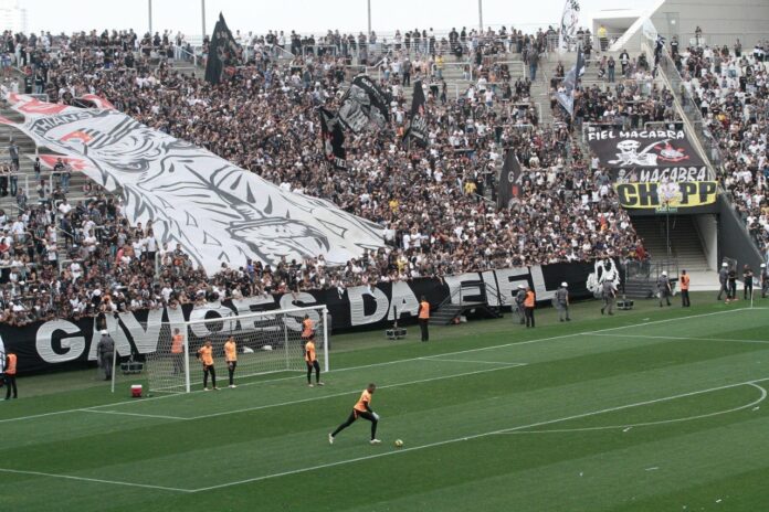 Corinthians recebe torcida em treino aberto na Arena antes de final contra o Fla; veja como foi