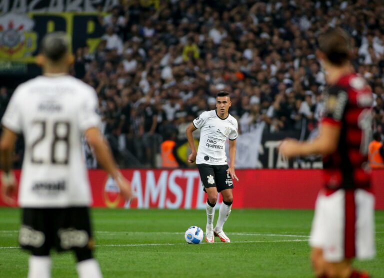 Corinthians tem dois pendurados para 1ª final da Copa do Brasil; Fla soma quatro entre os titulares