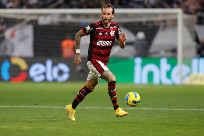Corinthians x Flamengo: VAR vê toque na barriga antes de desvio na mão de Léo Pereira