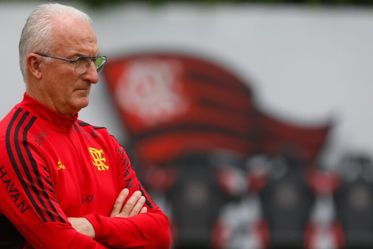 Dorival Júnior rechaça favoritismo do Flamengo nas finais das copas