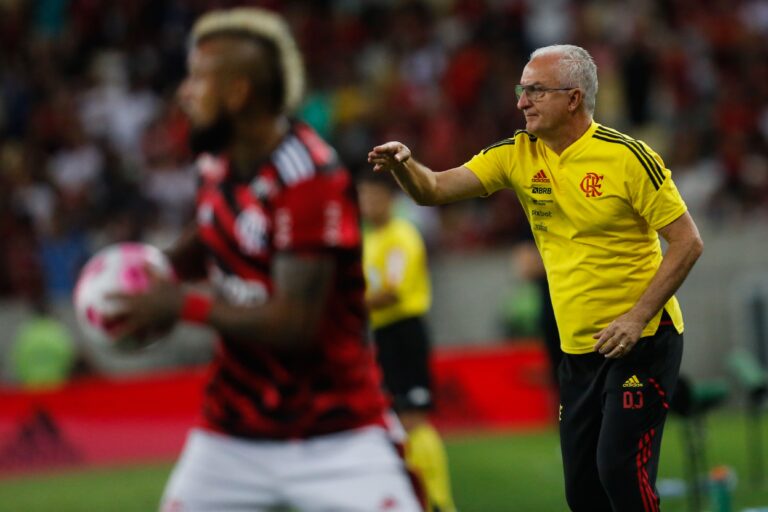 Dorival não descarta título brasileiro e exalta Pedro: “Sempre achei que podia estar na Seleção”