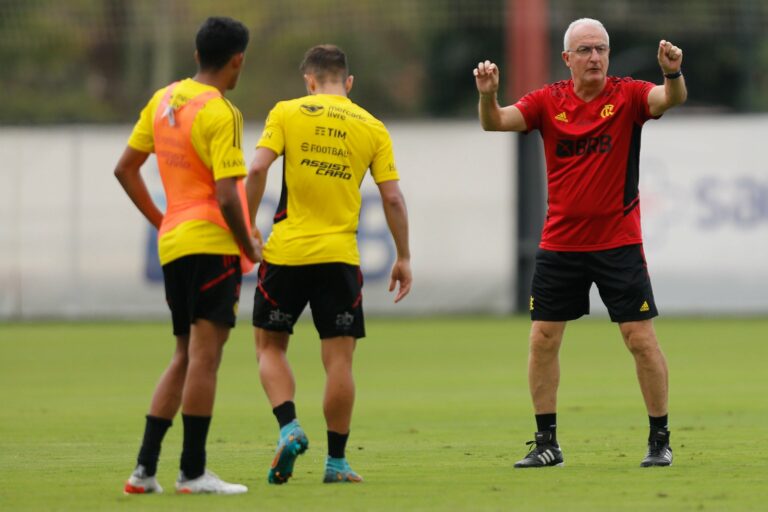 Dorival revela uso de titulares do Flamengo contra o Santos
