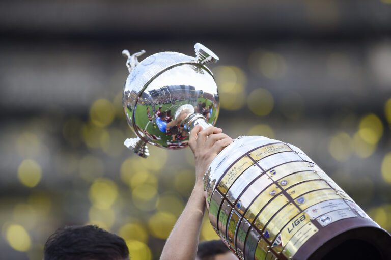 Marcos Braz exalta Flamengo após título da Libertadores e prega calma com renovações