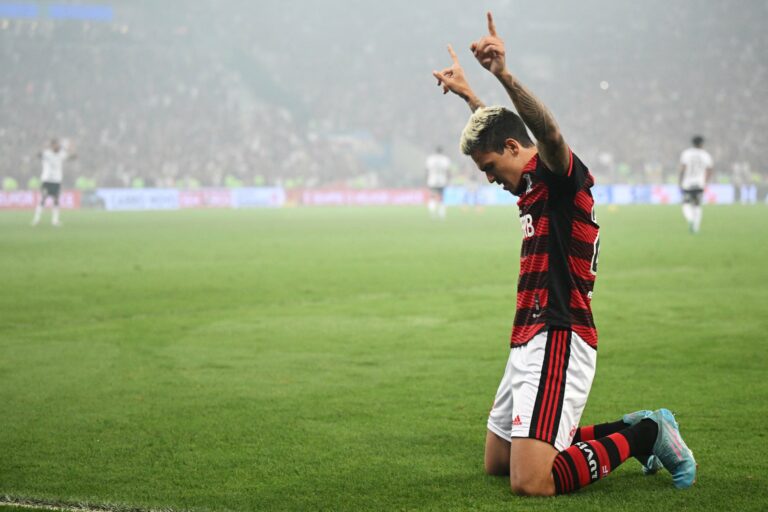 Pedro comemora “sonho de criança” após ser campeão com o Flamengo no Maracanã e mira Copa do Mundo