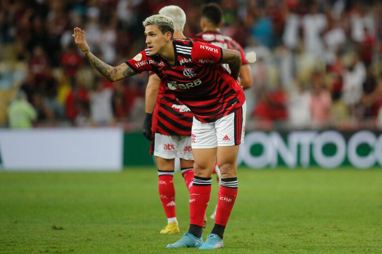 ​​​​​​​Pedro brinca com hat-trick “relâmpago” e enaltece vitória do Flamengo no Brasileiro