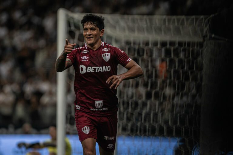 Artilheiro, Germán Cano rasga elogios à torcida do Fluminense