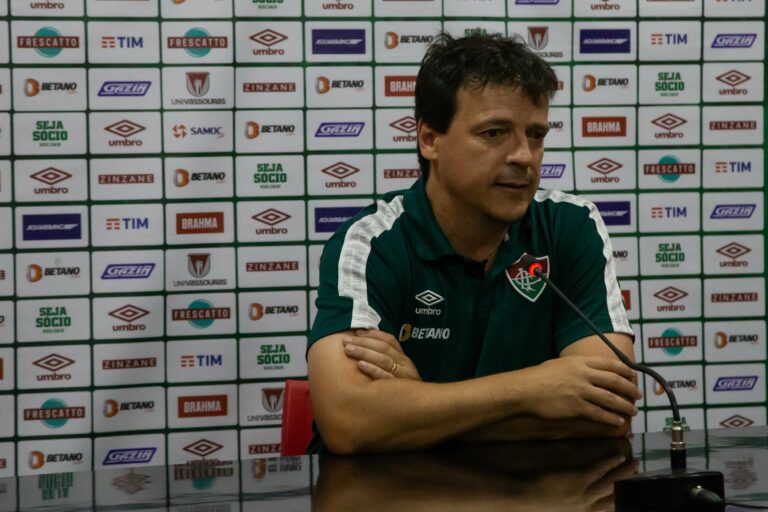 Diniz tranquiliza sobre situação de Arias no Fluminense: “Acho que não preocupa”