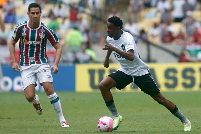 Fluminense empata com Botafogo, e Corinthians mantém quarto lugar do Brasileiro