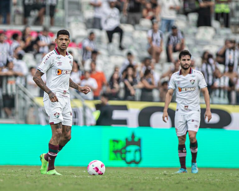 Fluminense liga o alerta na briga pelo G4 do Brasileirão